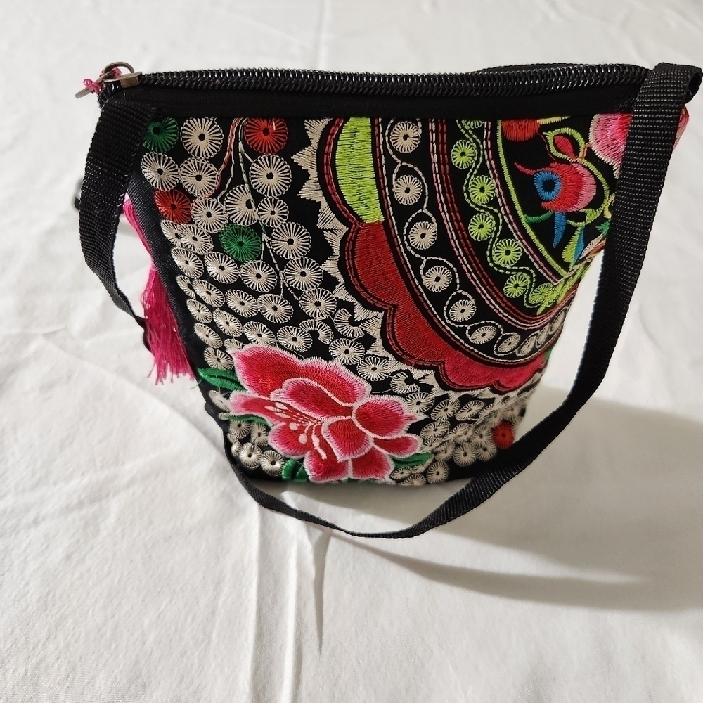 Women's Detail Floral Embroidered Black Small Crossbody Shoulder Bag Lightweight - Picture 8 of 16